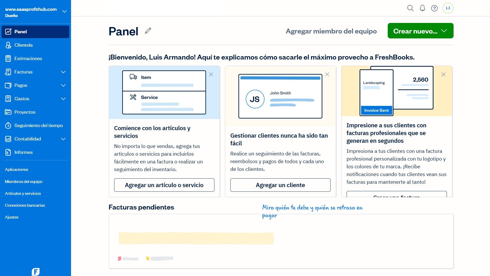Panel de control de FreshBooks mostrando lo fácil que es crear la primera factura o agregar un cliente